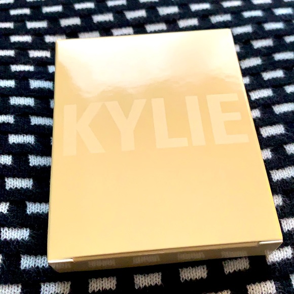 100% Authentic BNIB KYLIE COSMETICS PRESSED ILLUMINATING POWDER SET - Picture 5 of 12